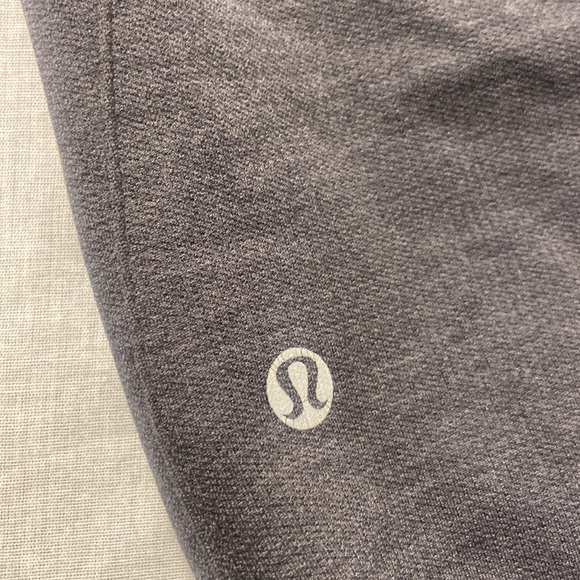 Lululemon dark gray, crop side,  scrunch,  leggings. Size 10 - Picture 4 of 7